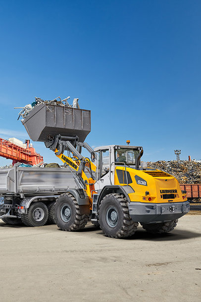New Liebherr all-round wheel loaders L 526, L 538 and L 546 celebrate their world premiere